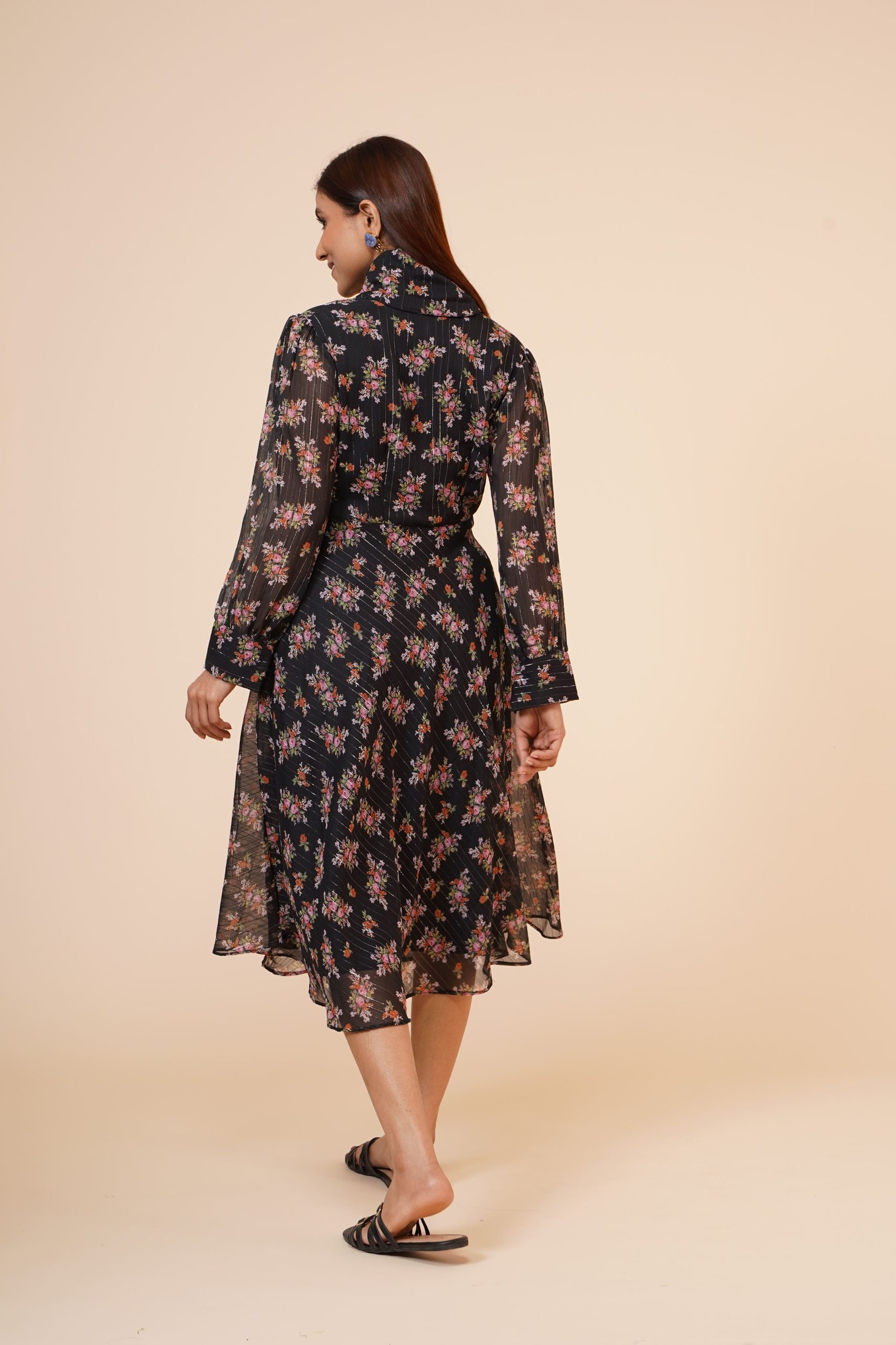 Printed Black Chiffon Casual Midi Dress: The Ultimate Wardrobe Essential - Image 4